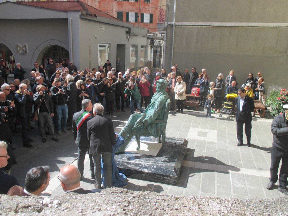 Statua Wagner scoperta piazza Cavallini